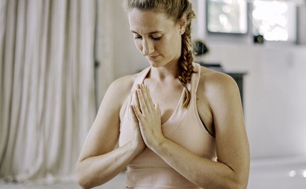 /Magazine/2018/Holi-Yoga/RITUALS_Yoga_Q3_ 21.jpg